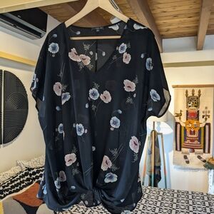 Floral lightweight tie-bottom blouse size XXL